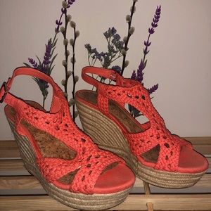 ✨ Bright coral Gianni Bini wedge heels.✨size 8.